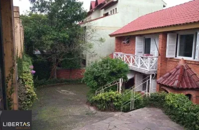 Casa para venda - 256.87m², 3 dormitórios, sendo 1 suites, 2 vagas - teresópolis