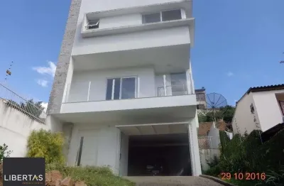 Casa para venda - 217m², 3 dormitórios, sendo 1 suites, 5 vagas - teresópolis