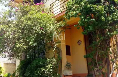 Casa com 3 quartos à venda na Rua Oscar Schneider, 47, Medianeira, Porto Alegre