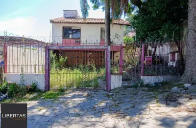 Casa para Venda - 320m², 3 dormitórios, sendo 1 suites, 4 vagas - Cristal