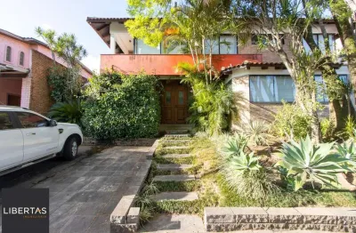 Excelente casa em condominio fechado com 440,60m dormitórios, sendo 2 suítess