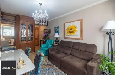 Apartamento 3 dormitórios, 1 suíte, 2 vagas - no coração do petrópolis