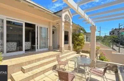 Magnífica casa em localização privilegiada - tranquilidade e conforto