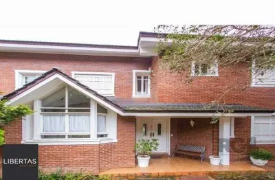 Belíssima casa à venda no bairro teresópolis com 380m² de área construída.