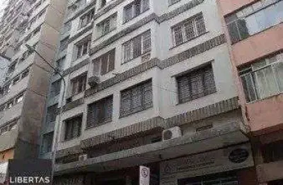 Apartamento no centro histórico ,2 dormitórios,desocupado