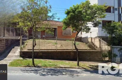 Casa com 3 quartos à venda na Rua Dário Pederneiras, 656, Petrópolis, Porto Alegre