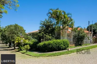 Casa com 3 quartos à venda na Rua Morano Calabro, 570, Jardim Isabel, Porto Alegre