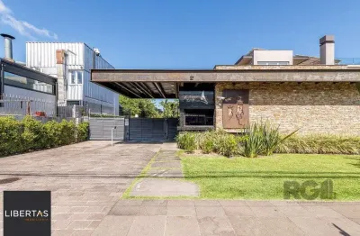 Casa em condomínio fechado beira de rio, de frente para o clube dos jangadeiros.