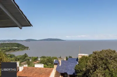 Casa deslumbrante vista do guaiba, 3 dormitórios, sendo 1 suite master com closet e banheira de hidro com vista para o rio