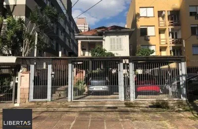 Terreno amplo com 8,80m²x63,50m² de área total, excelente localização no bairro petrópolis