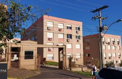 Apartamento de dois dormitórios com uma vaga de garagem no bairro cristal em porto alegre.