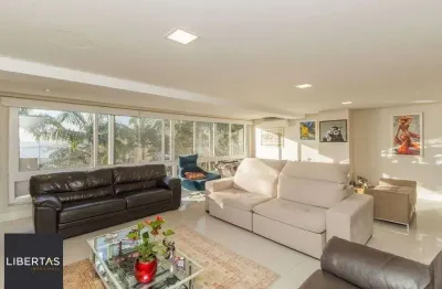 Excelente casa de 466m² com 03 suítes e 4 vagas de garagem.