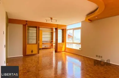 Apartamento com muito conforto e ótima iluminação no moinhos de vento