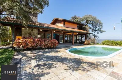 Terreno de 5.200m², rodeado pela natureza, possuindo 482m² de área construída