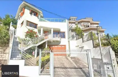 Casa para venda - 279m², 3 dormitórios, sendo 1 suites, 4 vagas - teresópolis