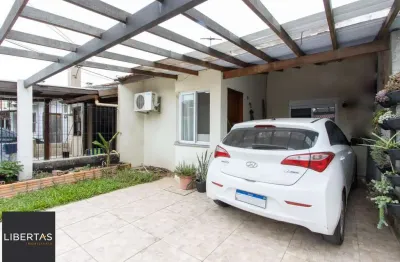 Casa terrea de 2 dormitórios, em excelente localização, amplo pátio e local tranquilo.