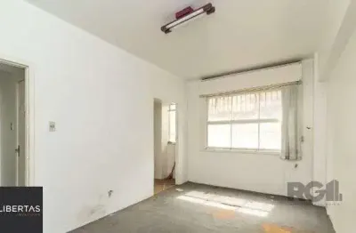 Apartamento de 1 dormitório, centro histórico desocupado