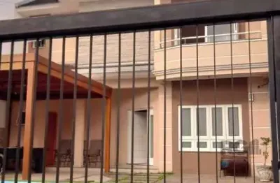 Casa sobrado semi mobiliado, 3 dormitórios, 1 suíte master, vagas de garagem, bairro parque da matriz