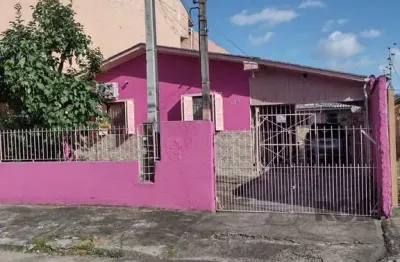 Duas casas, 3 dormitórios, vaga de garagem, bairro monte carlo