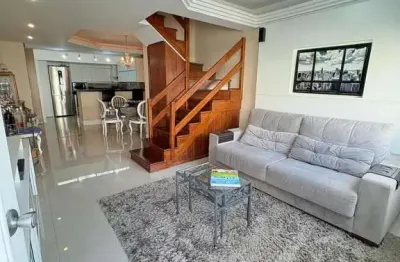 Casa com 2 dormitórios e 1 vaga em condomínio fechado no bairro cavalhada.