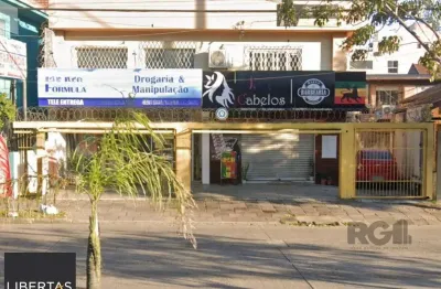 Oportunidade de negócio!  ponto comercial ou residencial,  terreno medindo 13m x 100m, com 02 lojas comercias em frente (atualmente alugadas), nos fundos possui sobrado com 03 dormitórios sendo 01 suí