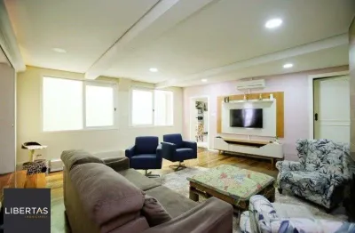 Excelente casa de 235m² com 4 dormitórios e 3 vagas no bairro azenha.