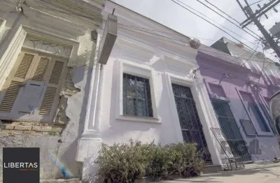 Excelente casa de 116m² com  2 dormitórios no bairro cidade baixa.