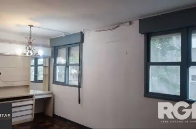 Apartamento terreo locado reformado, 3 dormitórios, sarandi