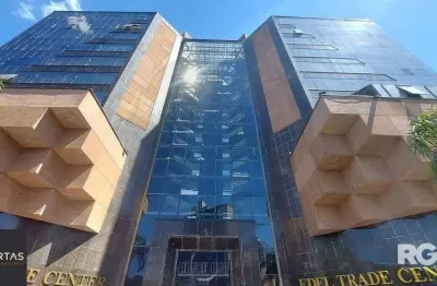 Excelente sala comercial na cidade baixa com 2 vagas rotativas a venda.