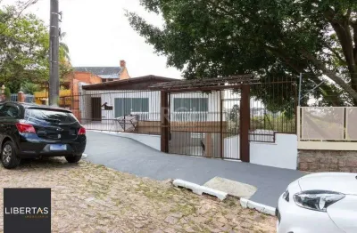 Casa para venda - 454.7m², 5 dormitórios, sendo 1 suites, 8 vagas - teresópolis
