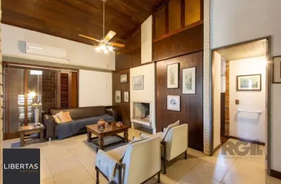 Casa com 3 quartos à venda na Rua Cariri, 201, Vila Assunção, Porto Alegre