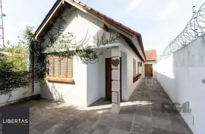 Casa com 2 quartos à venda na Rua Porto Calvo, 175, Ipanema, Porto Alegre