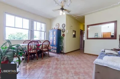 Apartamento com 3 dormitórios em prédio com elevador no bairro santa cecília