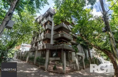 Apartamento reformado! com 3 dorm, sendo 1 suíte, 2 vagas na rua corte real.