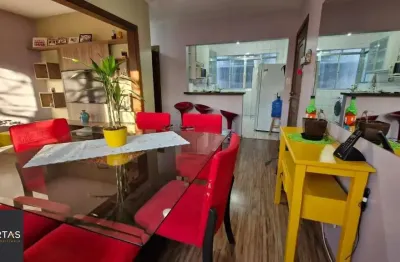Apartamento de 3 dormitórios todo reformado e mobiliado