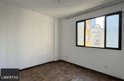 Apartamento 2 dormitórios totalmente reformado no centro histórico