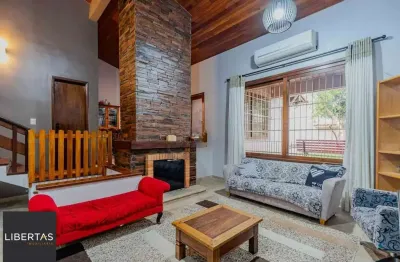 Casa com 3 quartos e 4 vagas no bairro vila ipiranga
