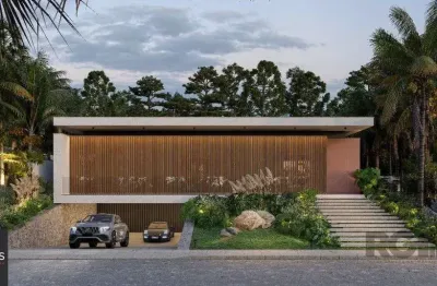 A casa conta com 434m2 de área construída, mas com um aproveitamento total dos 1.012m2 do lote