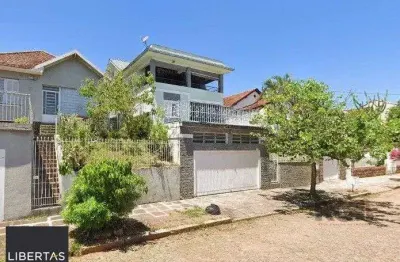 Casa com 167m², 4 dormitórios, 2 suítes, 2 vagas no bairro santa tereza