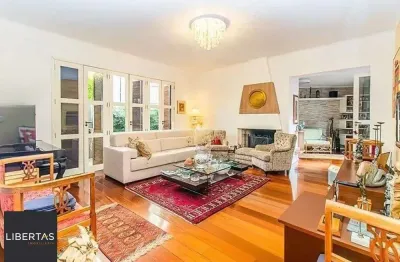 Casa com 3 dormitórios e 2 vagas no bairro higienópolis