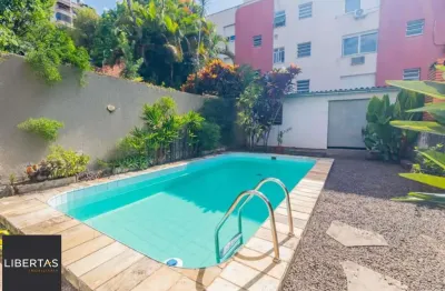 Casa com 255 metros privativos e pátio com piscina no bairro higienópolis