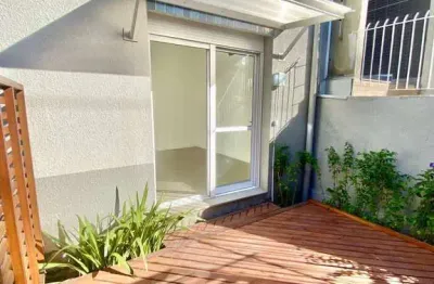 Apartamento garden 95m2 inteiramente reformado com 2 quartos e localização nobre.