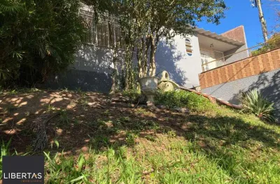 Casa 3 dormitórios, 3 banheiros, bairro teresópolis.