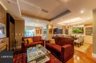 Casa reformada em condomínio à beira do rio – ampla, confortável e pronta para morar