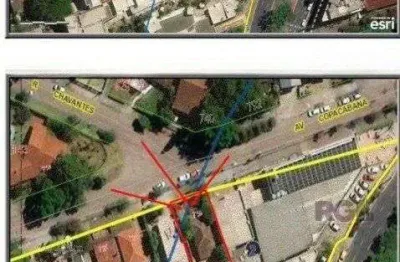 Terreno plano com 439m², localizado na avenida copacabana, no limite entre os bairros tristeza e assunção