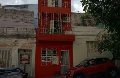 Sobrado funcional com três pavimentos no centro de porto alegre!