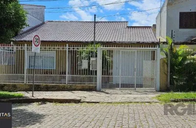 Casa 3 dormitórios, 5 vagas, 155 m² área construída, terreno 300m², nonoai.