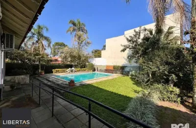 Casa térrea, com 3 dormitórios, sendo 2 suítes, 5 vagas, piscina, no bairro ipanema, em porto alegre, rs