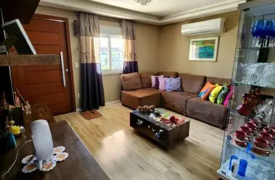 Casa com 2 dormitórios, suíte, piscina e espaço gourmet no jardim algarve