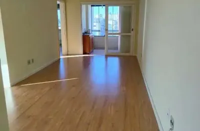 Apartamento 2 quartos, sacada com churrasqueira e  garagem no bairro cidade baixa